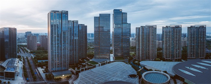 攝圖網(wǎng)_500477164_高樓林立的商業(yè)中心(企業(yè)商用).jpg
